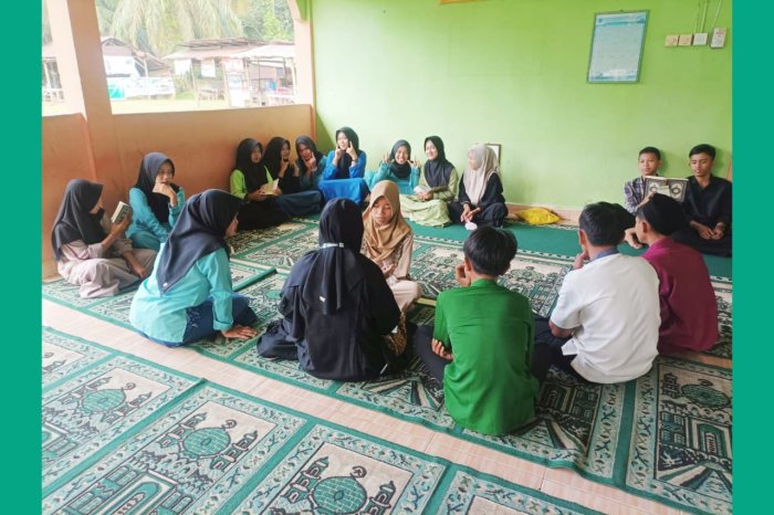 Tiga Siswa Kelas XD MAN 1 Batang Hari Selesaikan Setoran Tahfidz An-Naba'