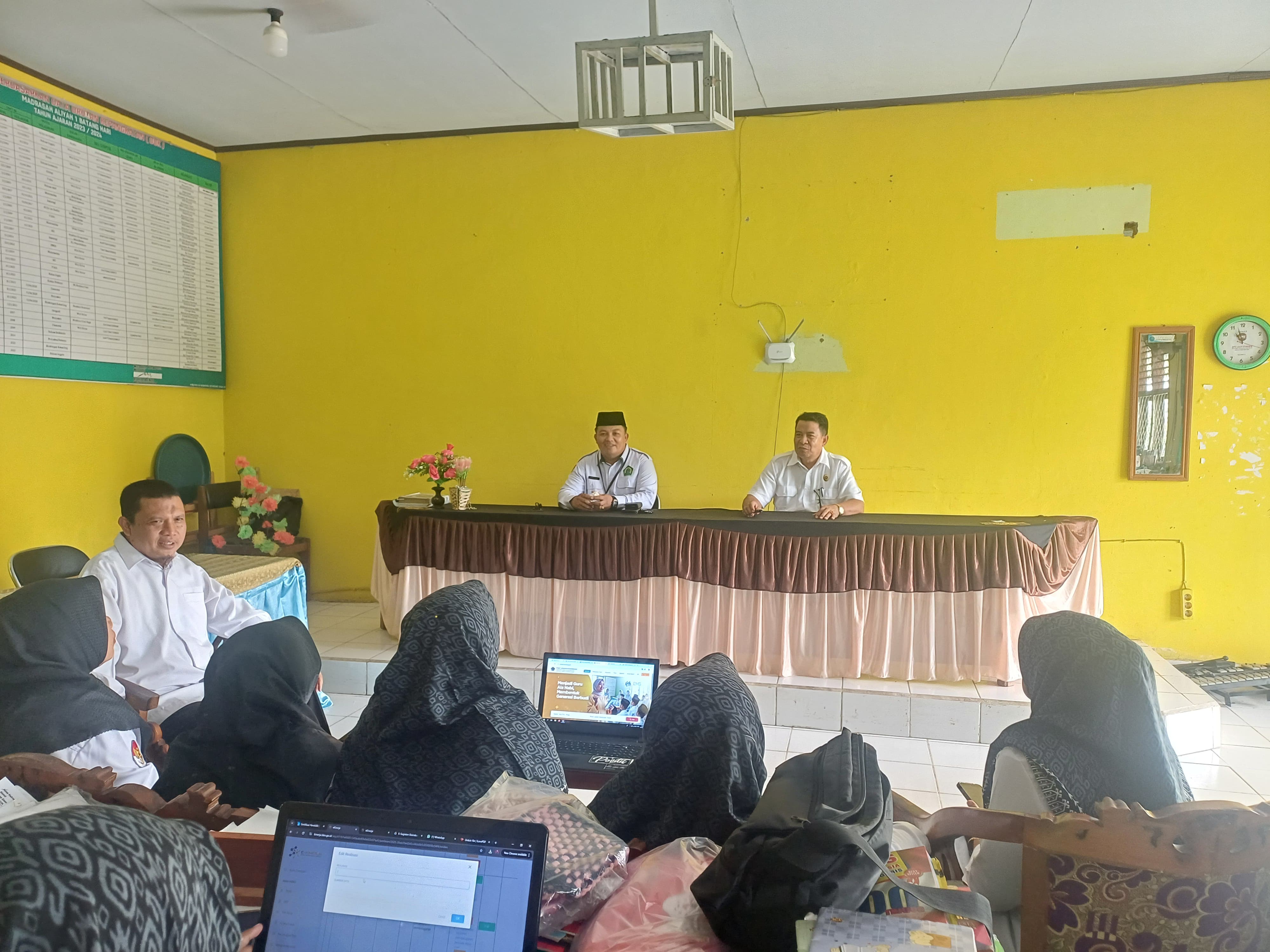 PEMBINAAN KEPALA SEKSI PENDIDIKAN MADRASAH KEMENAG BATANGHARI DI SELA PEMBUKAAN MATSAMA DI MAN 1 BATANGHARI