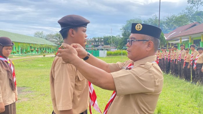 Pelantikan Bantara Pramuka MAN 1 Batang Hari Berjalan Khidmat Pelantikan Bantara Pramuka MAN 1 Batang Hari Berjalan Khidmat