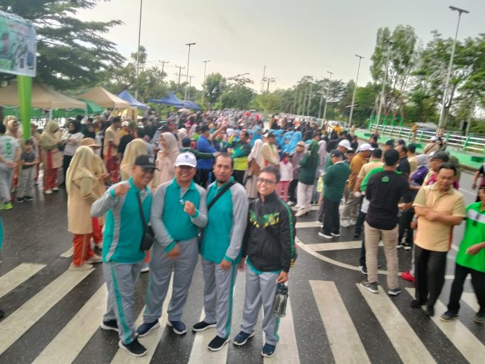 MAN 1 Batang Hari Meriahkan Jalan Sehat HAB ke-80