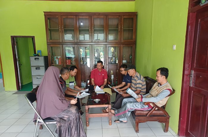 Sinergi untuk Pelayanan Prima, Kaur TU MAN 1 Batang Hari Gelar Rapat Koordinasi Tata Usaha Sinergi untuk Pelayanan Prima, Kaur TU MAN 1 Batang Hari Gelar Rapat Koordinasi Tata Usaha