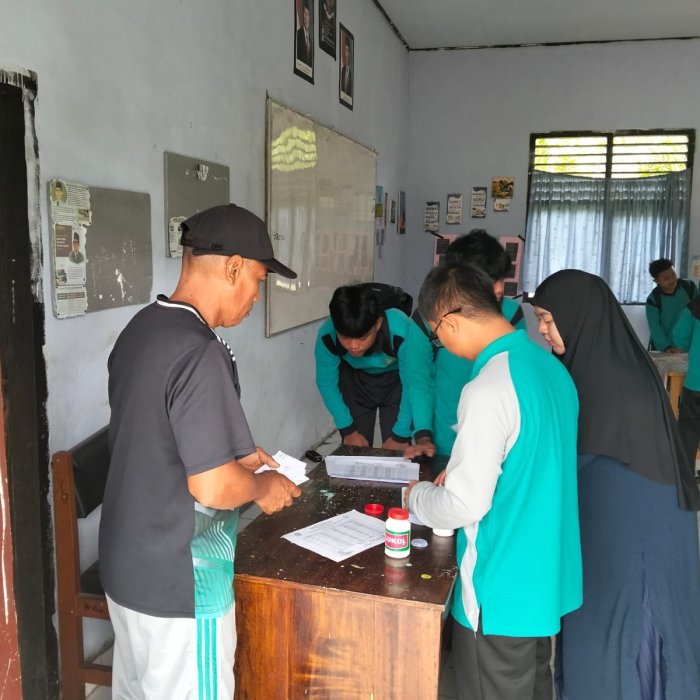 Tim Panitia Asesmen Sumatif Akhir Semester Genap Lakukan Pemasangan Nomor Ujian Peserta Tim Panitia Asesmen Sumatif Akhir Semester Genap Lakukan Pemasangan Nomor Ujian Peserta