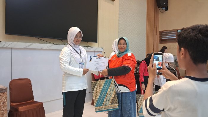 Bangga! Siswi MAN 1 Batang Hari Jadi Juara Terbaik Pelatihan Senam Melayu Nusantara Bangga! Siswi MAN 1 Batang Hari Jadi Juara Terbaik Pelatihan Senam Melayu Nusantara
