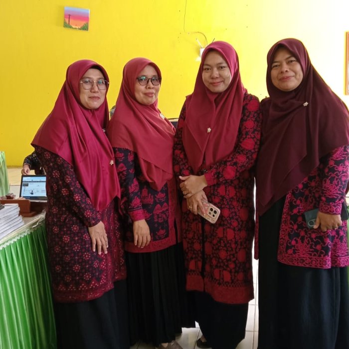 Satu Warna, Satu Semangat,Kekompakan Guru MAN 1 Batanghari Curi Perhatian