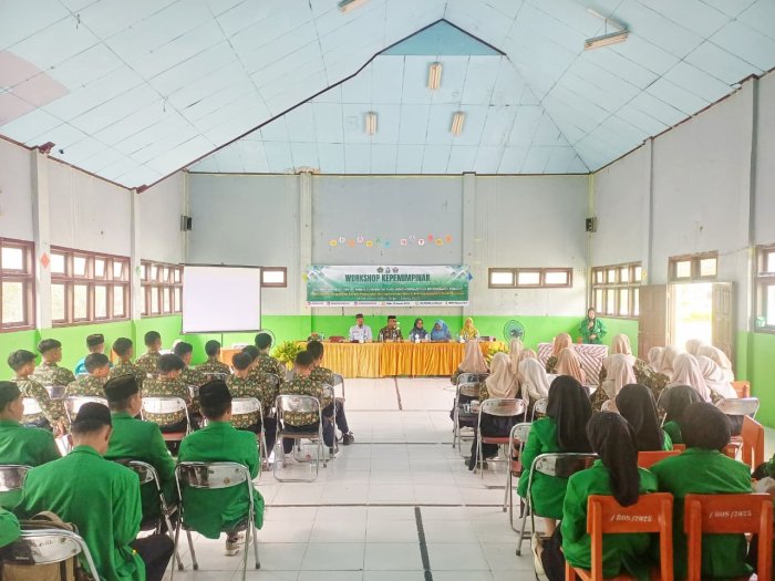 Cetak Pemimpin Muda Inspiratif, Mahasiswa UNISBA Gelar Workshop di MAN 1 Batang Hari