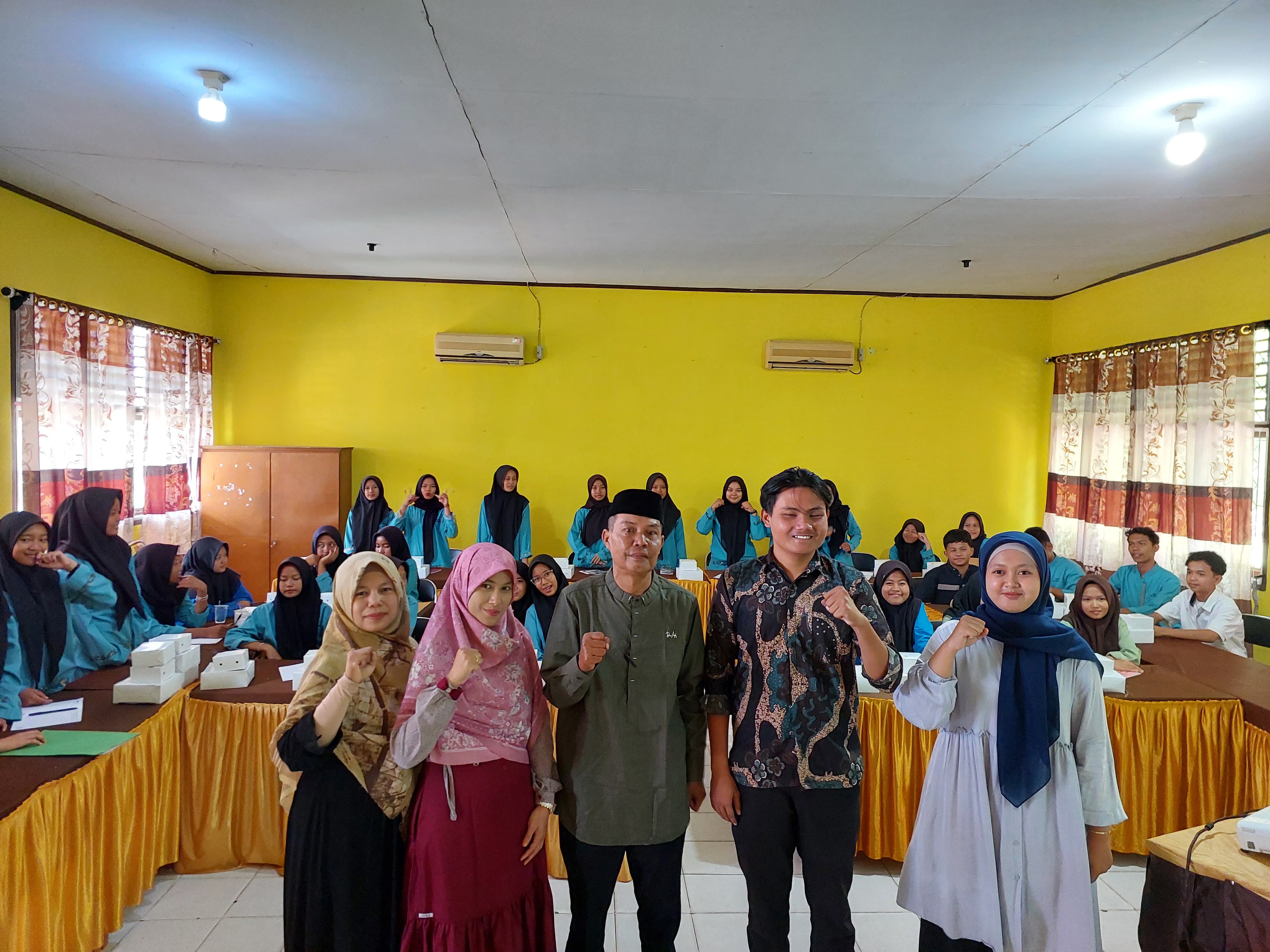 Sosialisasi Duta OJK UNISBA di MAN 1 Batang Hari, Apa materi yang disampaikan? 