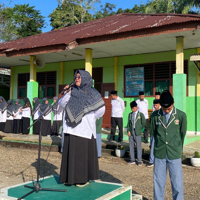 Semangat R.A. Kartini Menggema di MAN 1 Batang Hari, Upacara Khidmat Tanamkan Disiplin dan Karakter Siswa